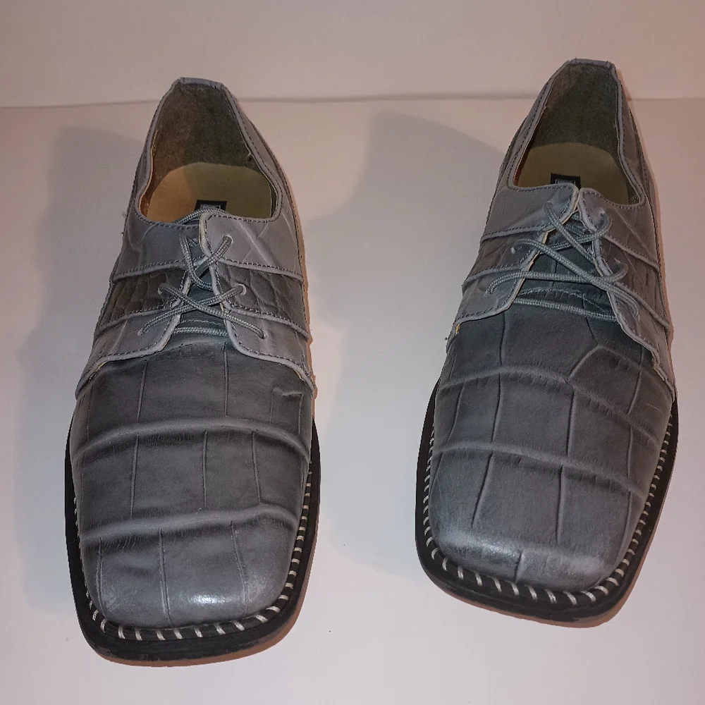 Shoes - Picture 2 of 4